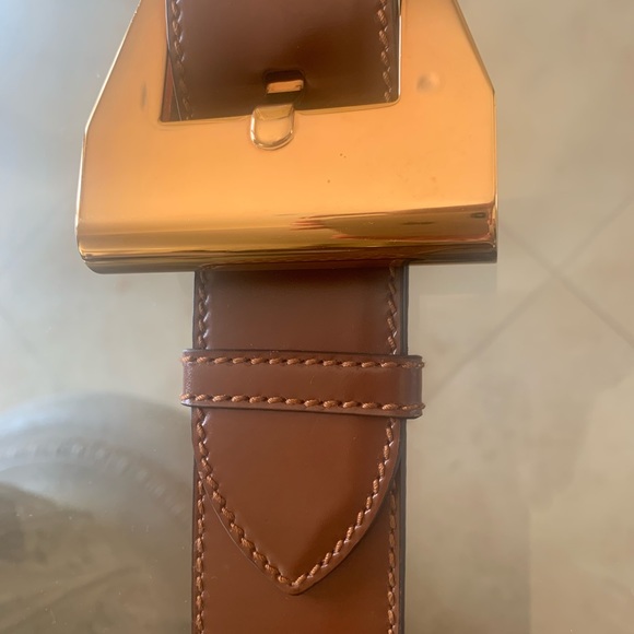 Authentic Gucci brown belt with gold buckle.